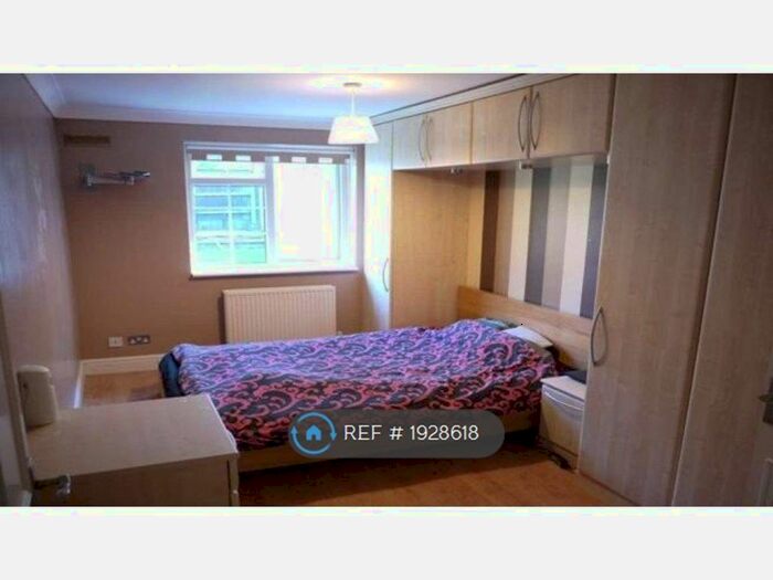 Studio To Rent In Avebury, Bracknell, RG12