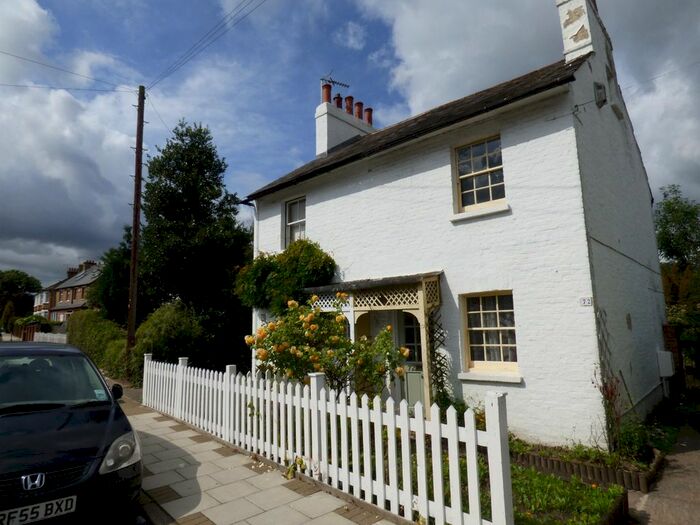 2 Bedroom Semi-Detached House To Rent In Gravel Road, Bromley, BR2