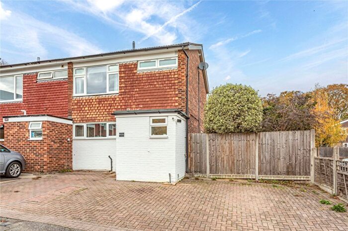 3 Bedroom Semi Detached House For Sale In The Glen, Row Town, Addlestone, Surrey, KT15