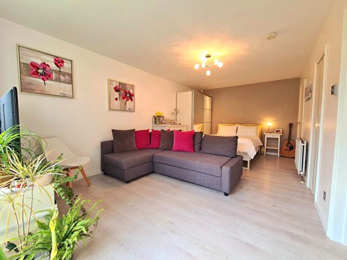 Studio To Rent In Cromarty Court, Widmore Road, Bromley, BR1