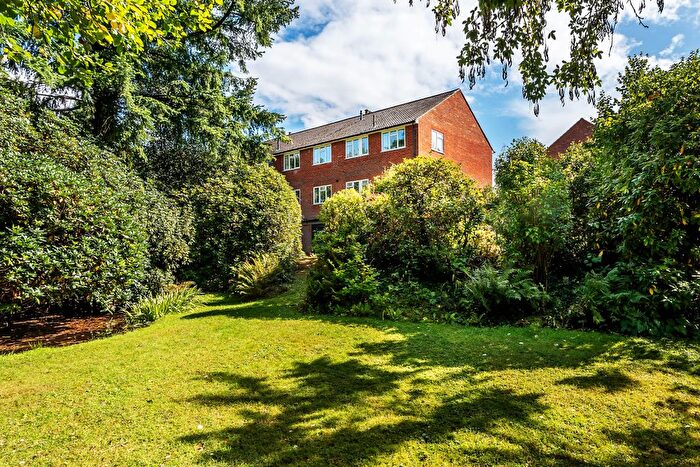 2 Bedroom Maisonette For Sale In Hadley Court, Culverden Down, Tunbridge Wells, Kent, TN4
