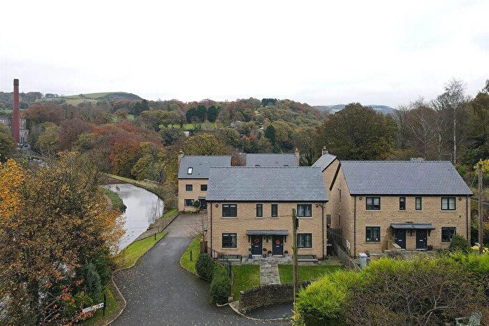 4 Bedroom Semi-Detached House For Sale In Woodbridge Close, Bollington, Macclesfield, SK10