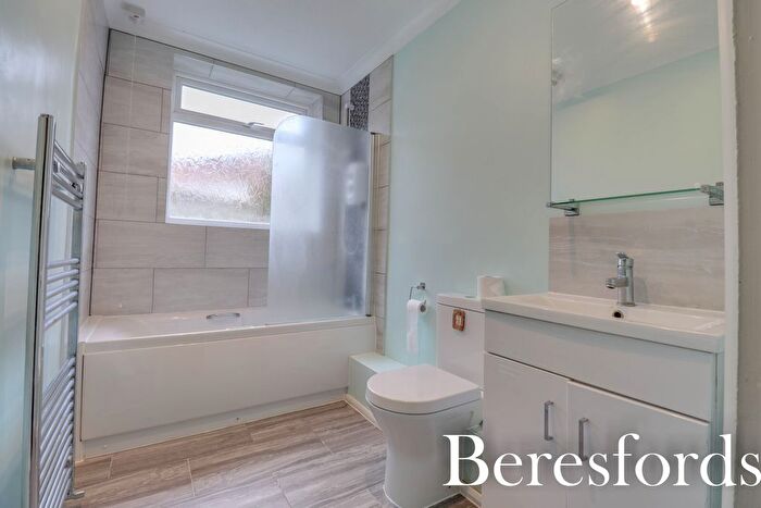 2 Bedroom Bungalow For Sale In Arnolds Close, Hutton, CM13