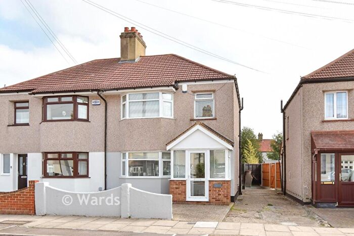 3 Bedroom Semi Detached House For Sale In Kenmere Road, Welling, Kent, DA16