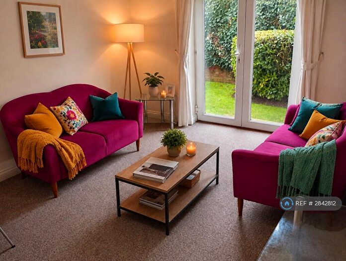 2 Bedroom Flat To Rent In Bartholomew Court, Newbury, RG14
