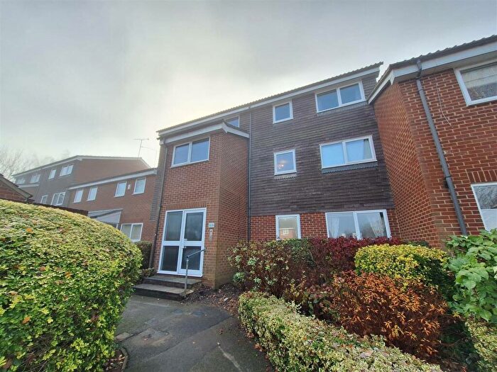 1 Bedroom Flat To Rent In Crendon Court, RG4