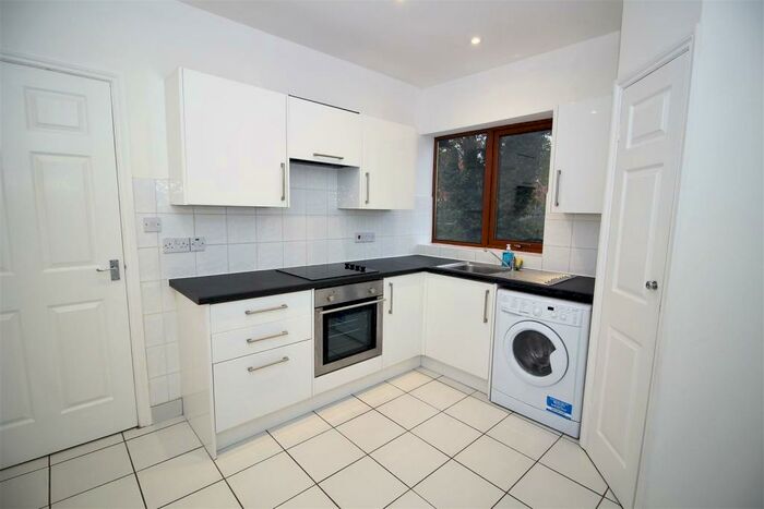 2 Bedroom Flat To Rent In Tunstall Avenue, Byker, Newcastle, NE6