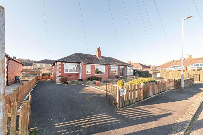 2 Bedroom Bungalow For Sale In South Lane Gardens, Elland, HX5