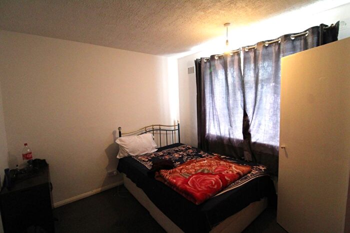 3 Bedroom Flat To Rent In Guru Nanak Road, Southall, UB2