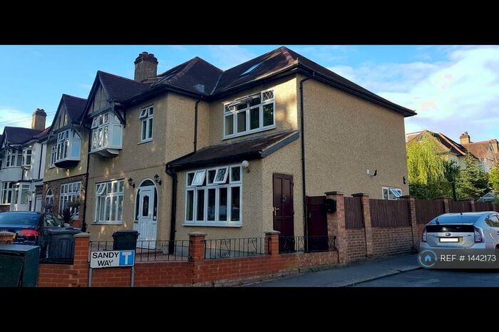 2 Bedroom Semi-Detached House To Rent In Temple Avenue, Croydon, CR0