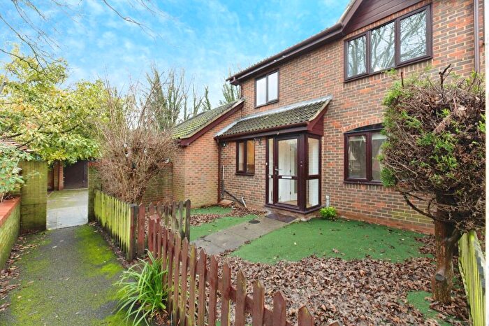 2 Bedroom House For Sale In Elmer Mews, Fetcham, Leatherhead, Surrey, KT22