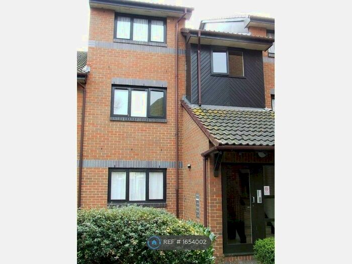 1 Bedroom Terraced House To Rent In Capstan Close, Romford, RM6