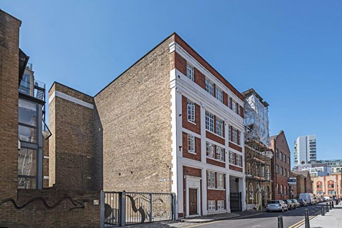 3 Bedroom Flat To Rent In Fairclough Street, Tower Hamlets, London, E1