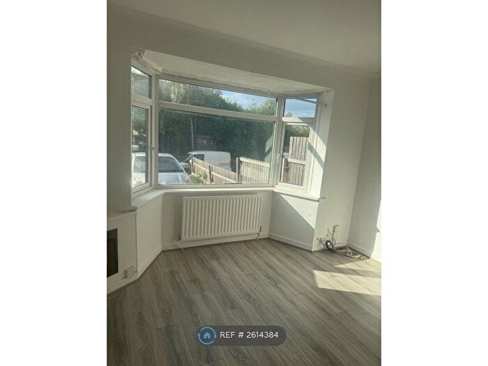 2 Bedroom Semi-Detached House To Rent In Park Lane, Halesowen, B63