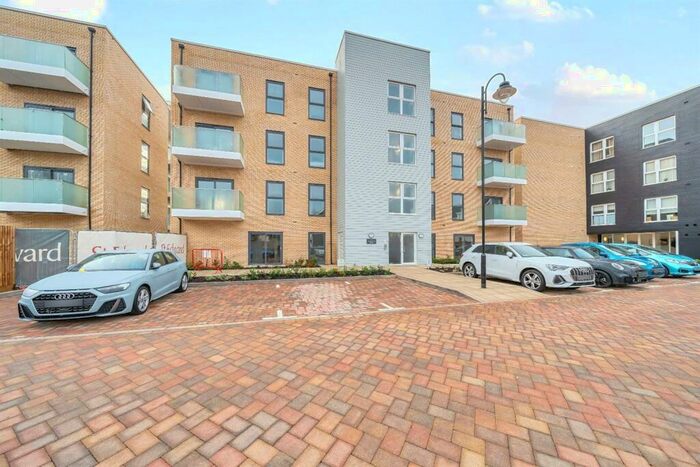 2 Bedroom Apartment To Rent In Fairhaven Drive, Reading, RG2