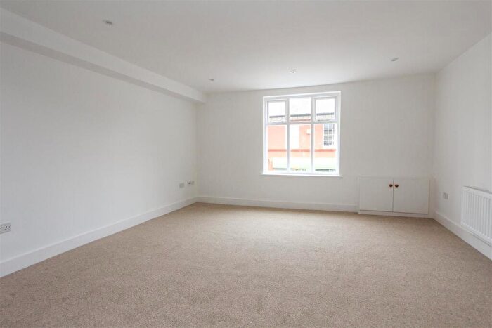 1 Bedroom Flat To Rent In High Street, Whitstable, Kent, CT5