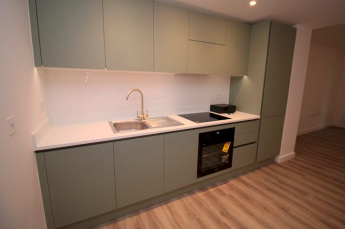 Studio To Rent In Kimpton Road, Luton, Bedfordshire, LU2