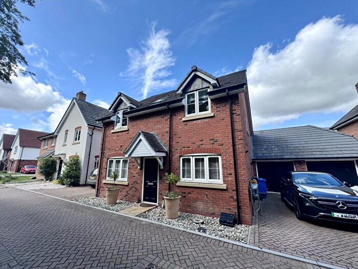 4 Bedroom Detached House To Rent In Unwin Close, Hook, RG27