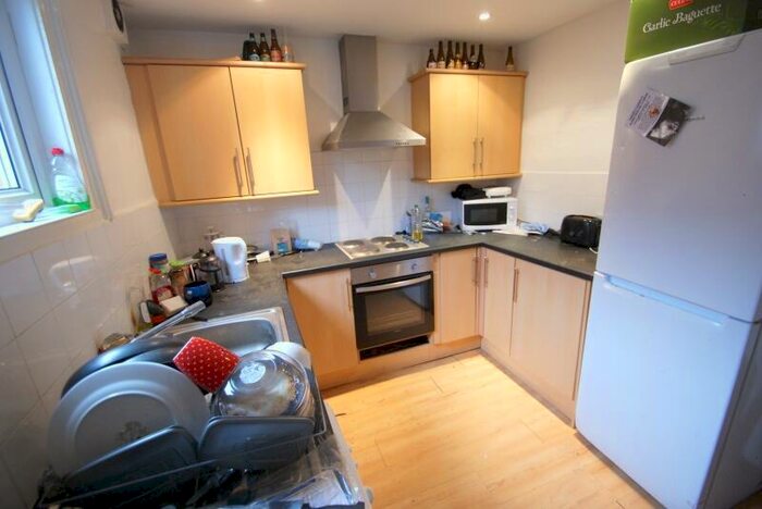 4 Bedroom End Of Terrace House To Rent In Royal Park Road, Hyde Park, Leeds, LS6