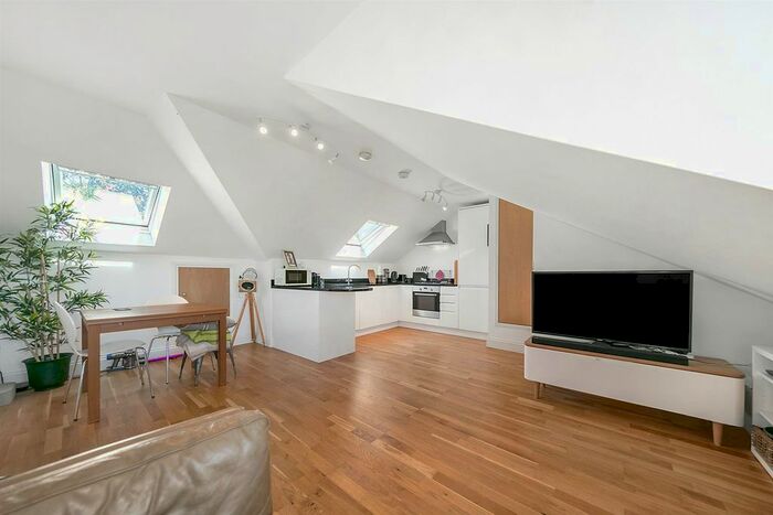 2 Bedroom Flat To Rent In Mervan Road, London, SW2