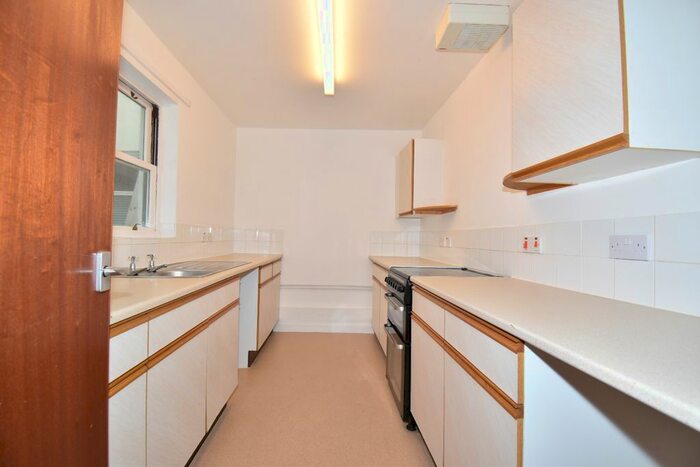 1 Bedroom Flat To Rent In Market Strand, Falmouth, TR11