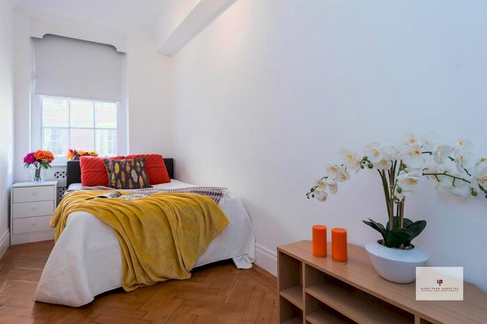 Detached House To Rent In Queensway, London, W2