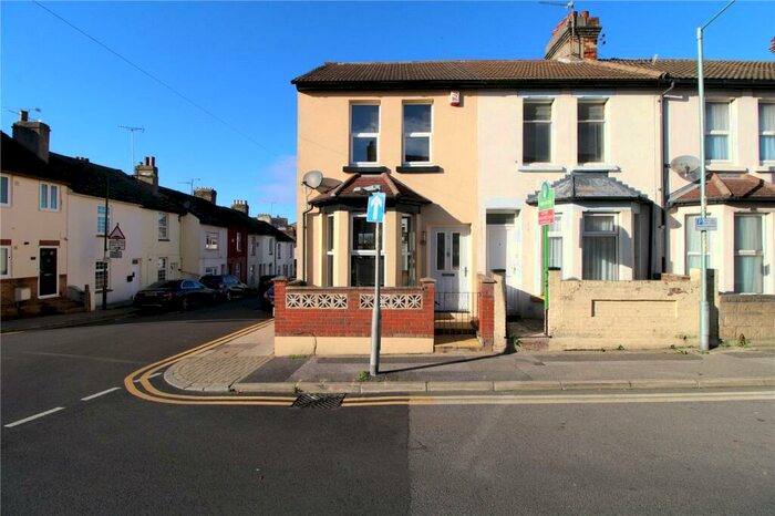 2 Bedroom End Of Terrace House To Rent In Burnt Oak Terrace, Gillingham, ME7