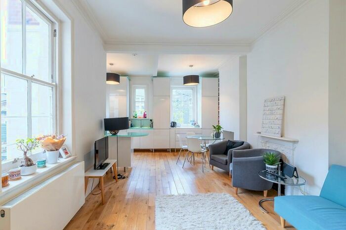 3 Bedroom Apartment To Rent In Park Walk, Chelsea, SW10