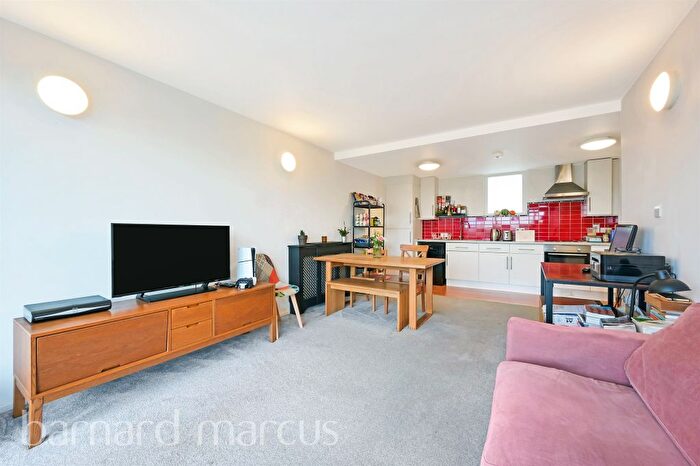 2 Bedroom Flat For Sale In Consort Road, London, SE15