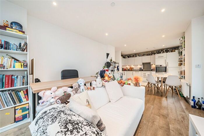 2 Bedroom Flat To Rent In Bessemer Place, London, SE10