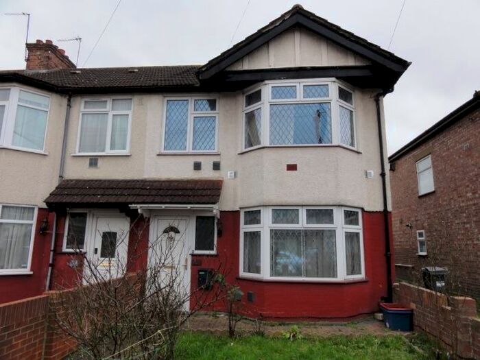 4 Bedroom Semi-Detached House To Rent In Rosemary Avenue, Hounslow, TW4