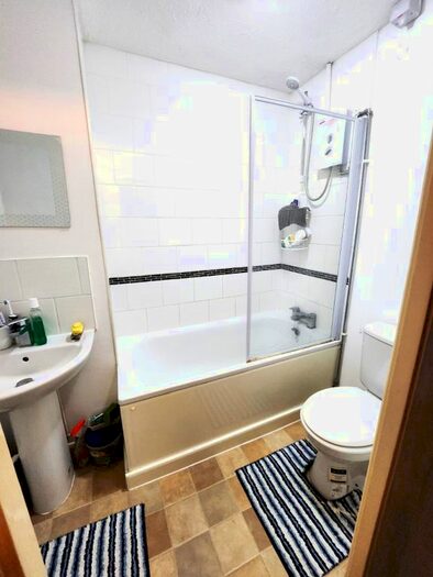 1 Bedroom Flat To Rent In Newcourt, Uxbridge, UB8