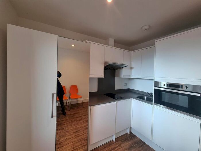 Studio To Rent In Willoughby Road, Turnpike Lane, London, N8