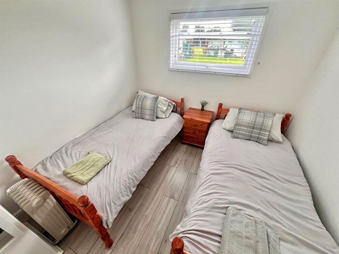 2 Bedroom Chalet For Sale In Florida Estate, Hemsby, Great Yarmouth, NR29