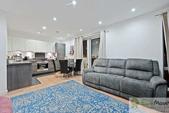 2 Bedroom Apartment For Sale In Metropolitan Court, Hayling Way, Edgware, HA8