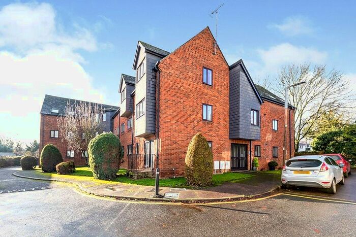 2 Bedroom Flat To Rent In Wratten Road East, Hitchin, Hertfordshire, SG5