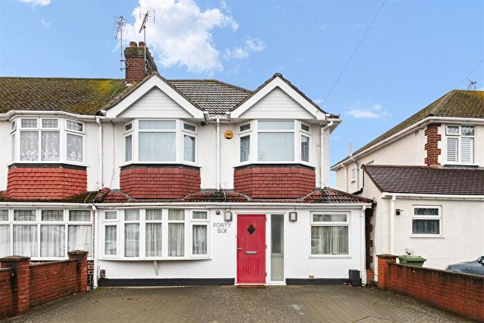 5 Bedroom Semi Detached House For Sale In Jubilee Drive, Ruislip, HA4