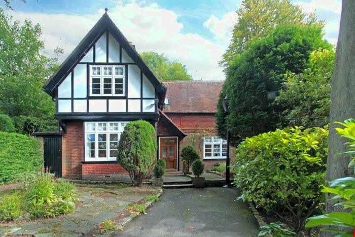 3 Bedroom Detached House To Rent In Harestone Hill, Caterham, CR3