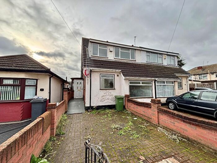 3 Bedroom Semi-Detached House To Rent In Queens Gardens, Rainham, Essex, RM13