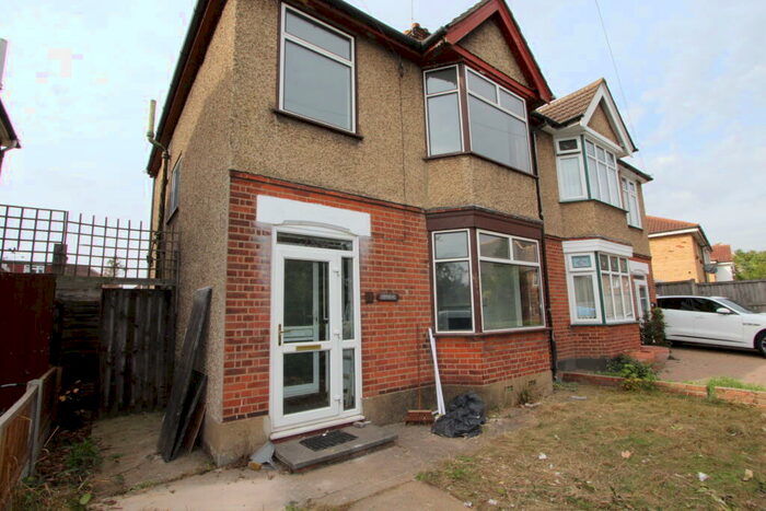 4 Bedroom Semi-Detached House To Rent In , Whitehall Lane, Grays, RM17
