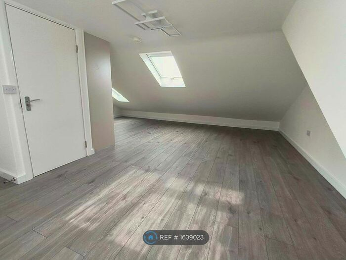 3 Bedroom Flat To Rent In St. Albans Road, Ilford, IG3