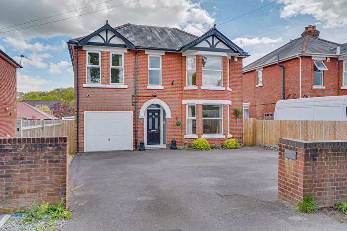 4 Bedroom Detached House For Sale In Brook Lane, Sarisbury Green, SO31