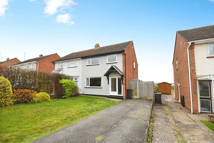 3 Bedroom Semi Detached House For Sale In Dorewards Avenue, Braintree, CM7