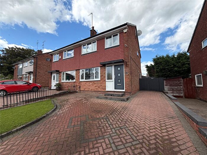 3 Bedroom Semi Detached House For Sale In Cherwell Avenue, Heywood, Greater Manchester, OL10