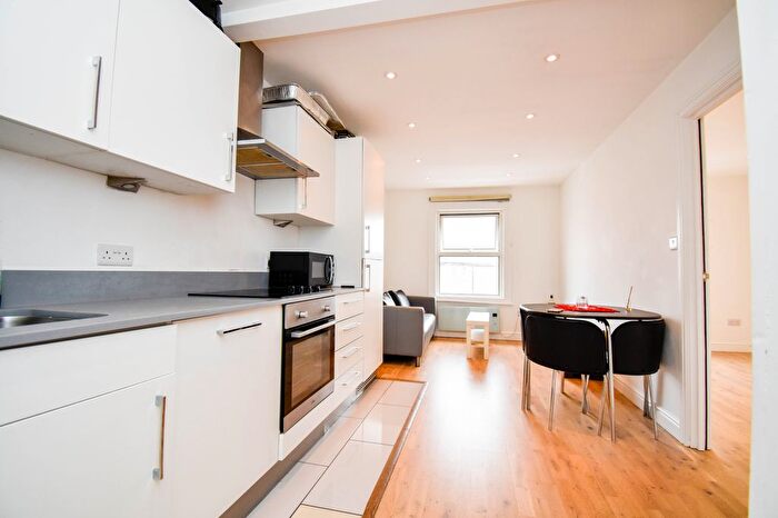 2 Bedroom Flat To Rent In Flaxman Road, Camberwell, London, SE5