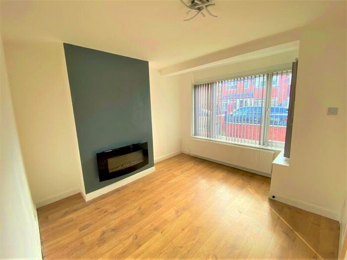 3 Bedroom Semi-Detached House To Rent In Irlam Avenue, Manchester, M30