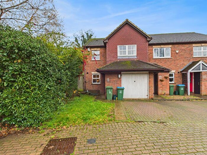 3 Bedroom End Of Terrace House For Sale In Beaconsfield Road, Aylesbury, Buckinghamshire, HP21