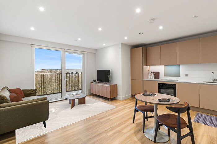 1 Bedroom Flat To Rent In Mill Mead, Staines Upon Thames, TW18