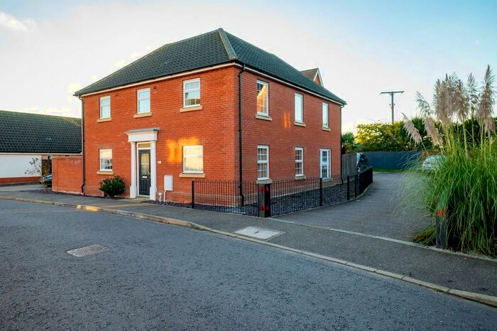 5 Bedroom Detached House For Sale In Lime Tree Avenue, Long Stratton, NR15