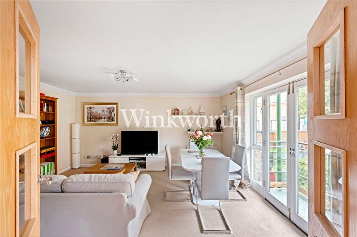 2 Bedroom Flat For Sale In Green Lanes, London, N4